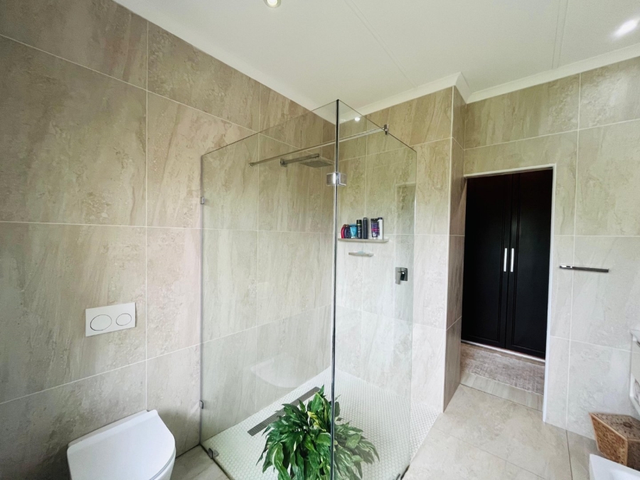 6 Bedroom Property for Sale in Gonubie Eastern Cape